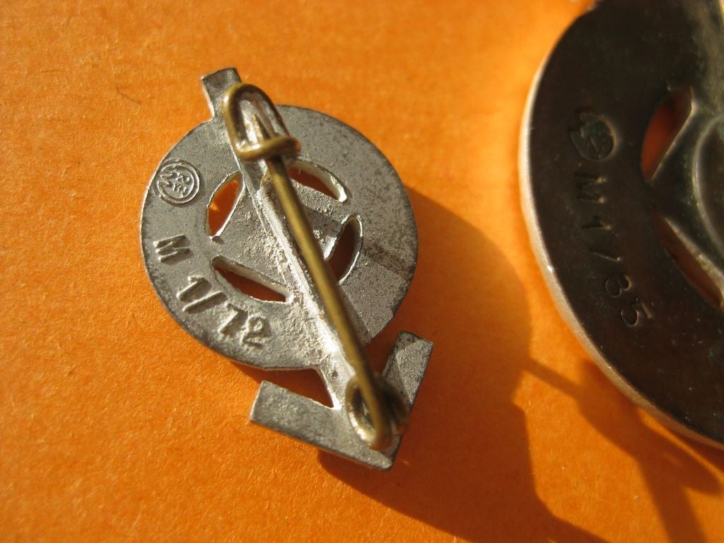 Hitlerjugend (HJ) Leistungsabzeichen in Silber Hersteller: RZM M1/35 Set mit Miniatur Hersteller: M1/72 in Mint Condition