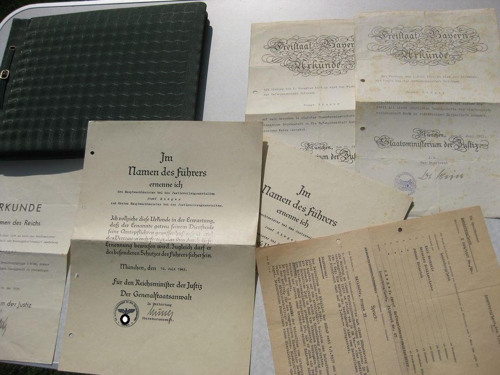 Strafanstalt LANDSBERG am Lech Beförderungsurkunden Wachmann Schließer von ADOLF HITLER !!!! 3.Reich