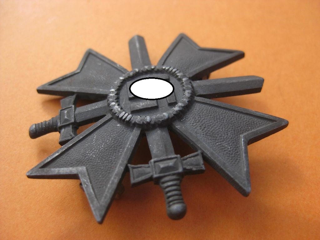 Kriegsverdienstkreuz 1.Klasse mit Schwertern Hersteller: "L15" Otto Schickle Pforzheim