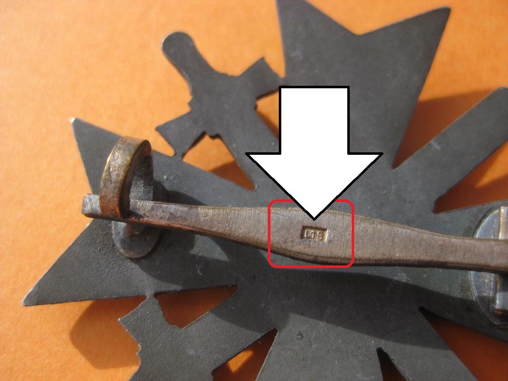 Kriegsverdienstkreuz 1.Klasse mit Schwertern Hersteller: "L15" Otto Schickle Pforzheim