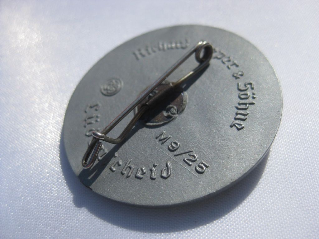 Sportabzeichen Sportappell der Betriebe 1938  Volkswagen VW Hersteller: M9/25 RZM Richard Sieper &amp; Söhne in Lüdenscheid Orden Abzeichen 3.Reich