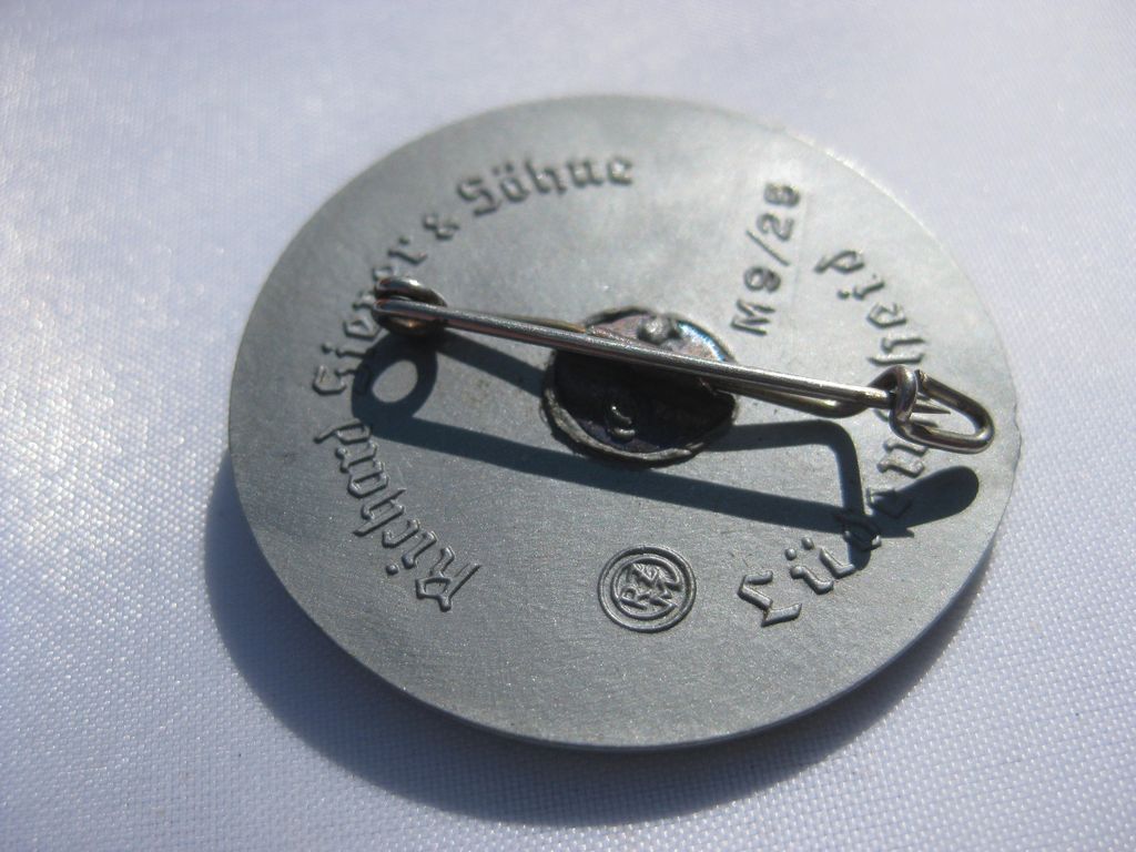 Sportabzeichen Sportappell der Betriebe 1938  Volkswagen VW Hersteller: M9/25 RZM Richard Sieper &amp; Söhne in Lüdenscheid Orden Abzeichen 3.Reich