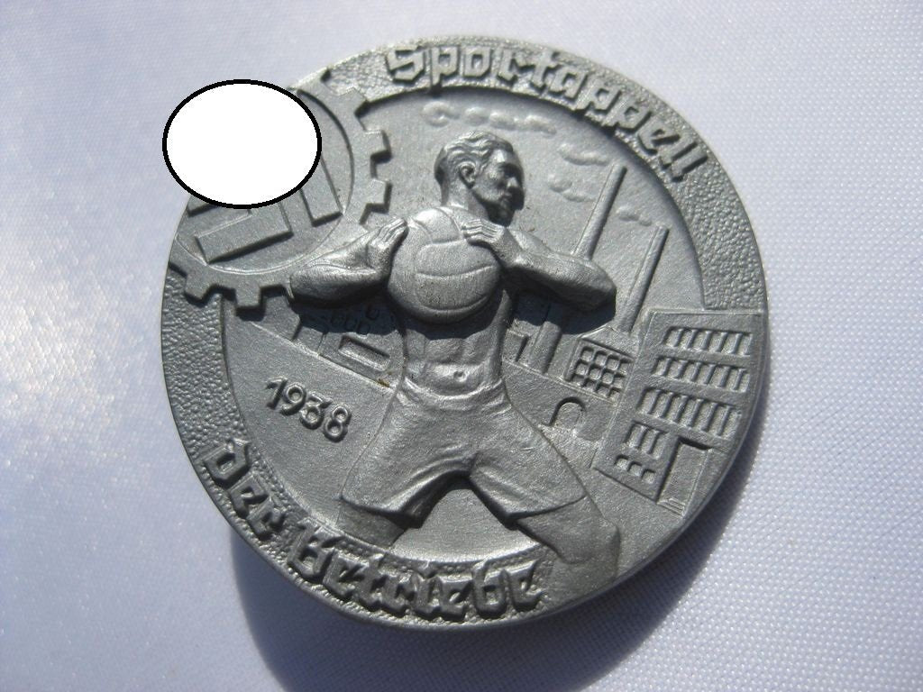 Sportabzeichen Sportappell der Betriebe 1938  Volkswagen VW Hersteller: M9/25 RZM Richard Sieper &amp; Söhne in Lüdenscheid Orden Abzeichen 3.Reich