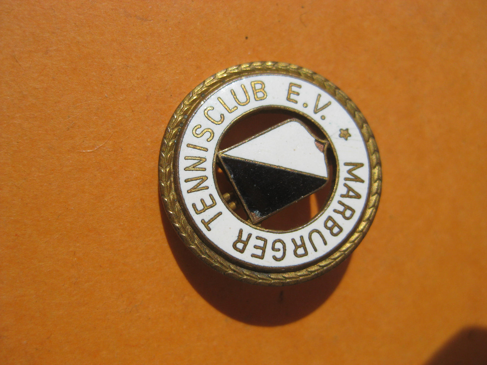 Unbekanntes ?????? Abzeichen Vereinsabzeichen Tennisverein Sportverein MARBURG  ???