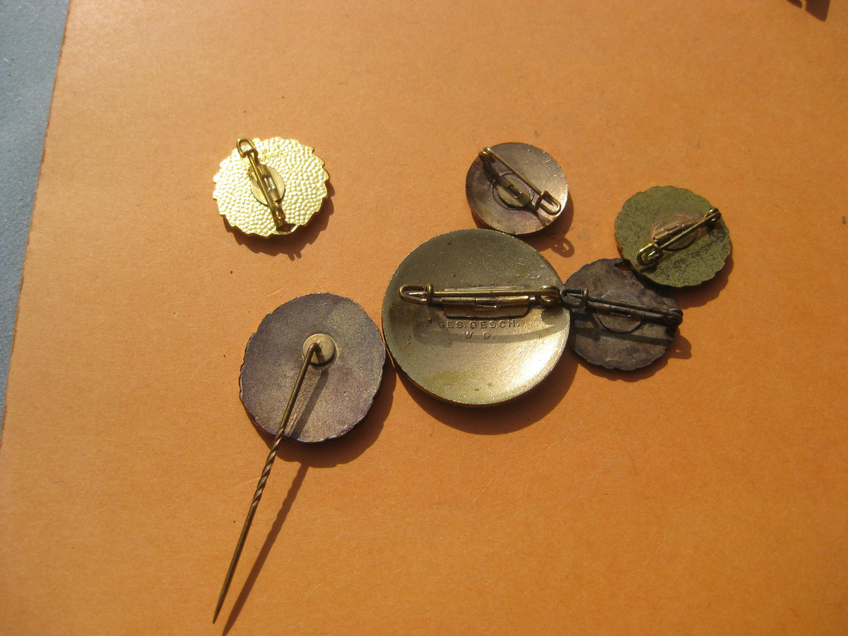 6 versch. DRK Brosche vom Roten Kreuz Schwesternbrosche Abzeichen