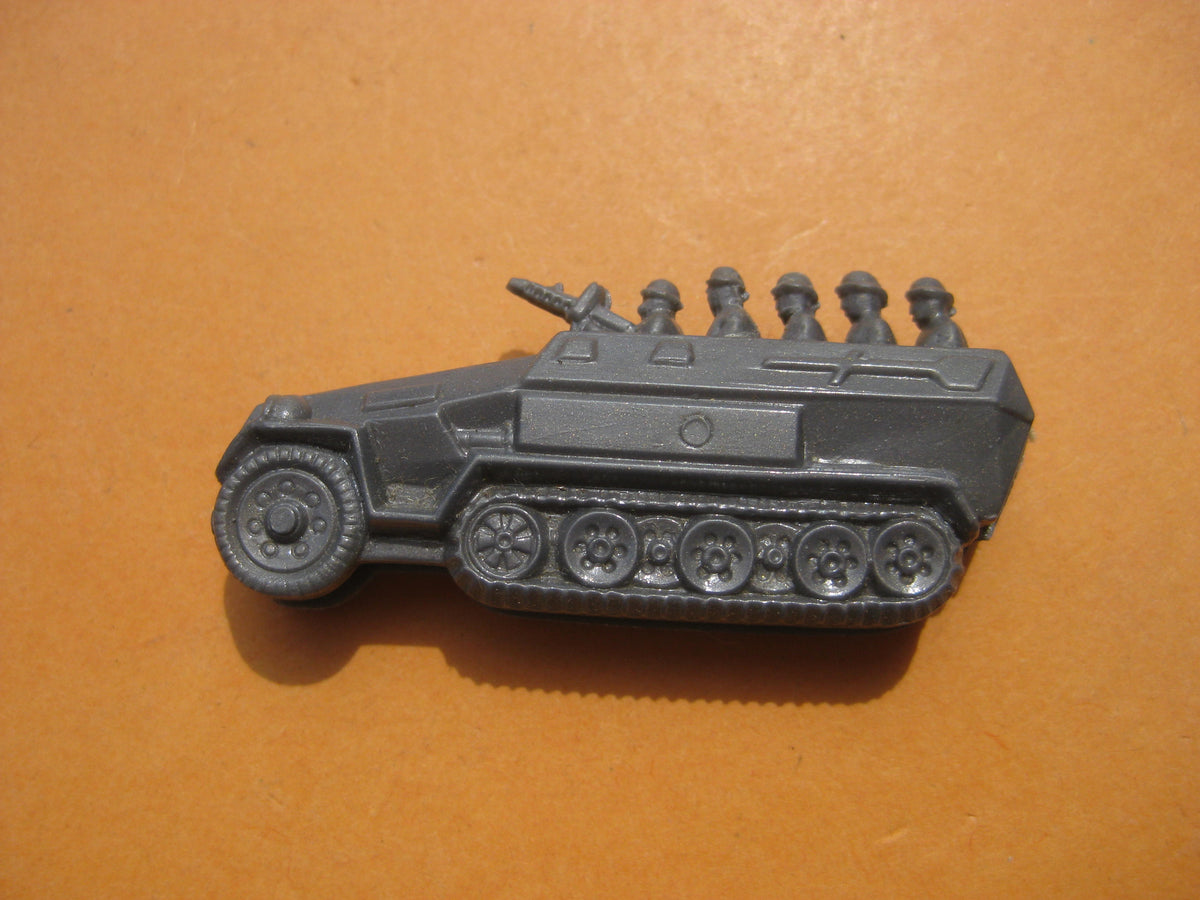 Winterhilfswerk (WHW) Abzeichen Panzertruppe SdKFZ Halbkettenfahrzeug  Spielzeug Wehrmacht