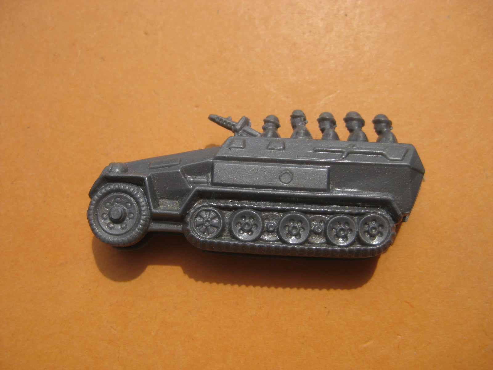 Winterhilfswerk (WHW) Abzeichen Panzertruppe SdKFZ Halbkettenfahrzeug  Spielzeug Wehrmacht