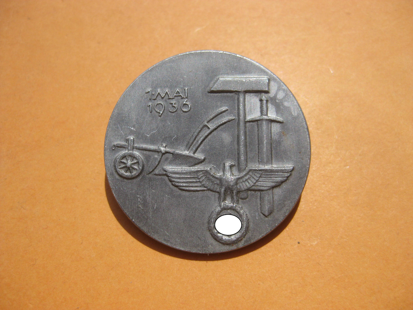 Abzeichen Tag der Arbeit am 1. Mai 1936 Hersteller: Jörgum & Trefz in Frankfurt am Main