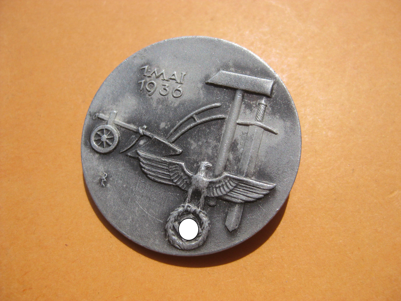Abzeichen Tag der Arbeit am 1. Mai 1936  Hersteller: Karl Bock in Oberstein / Nahe