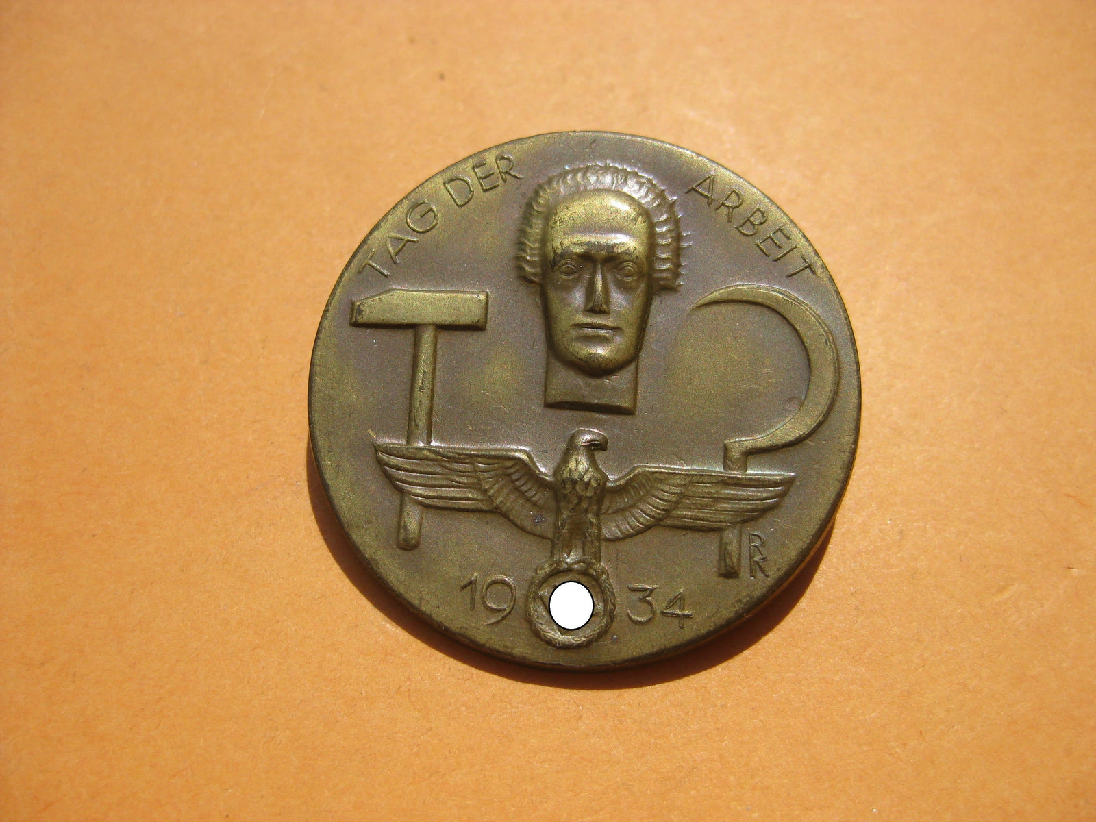 Abzeichen Tag der Arbeit am 1. Mai 1934 Hersteller: Reichsverband Pforzheim 13 Mint Condition