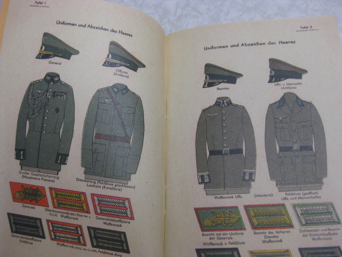 Buch Heftchen Deutsche Uniformen Wehrmacht Kriegsmarine Luftwaffe Waffen-SS SA Hitlerjugend NSFK NSKK etc etc