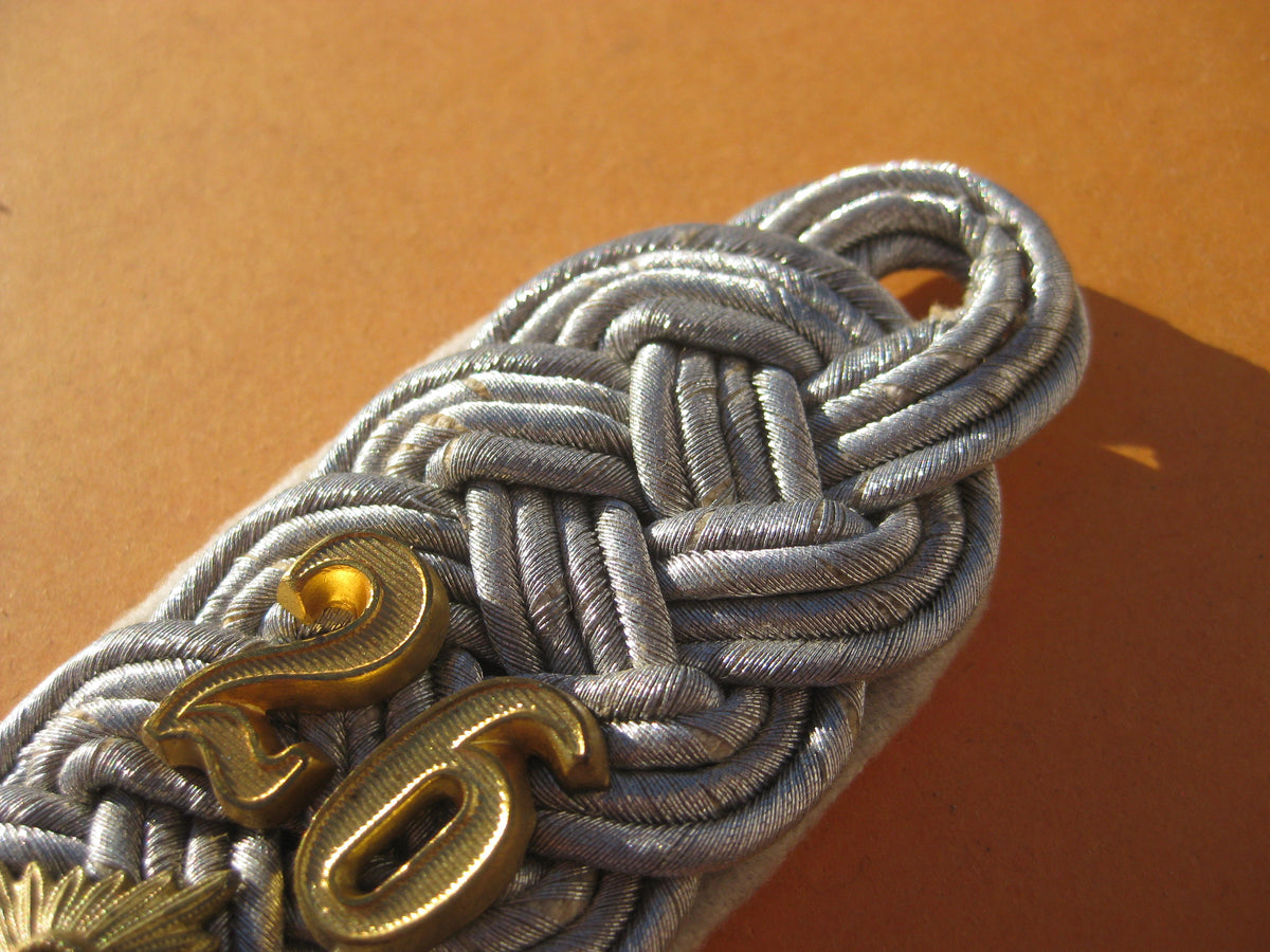 Schulterklappe Oberstleutnant Wehrmacht im Infanterie Regiment 26 -Flensburg- Ritterkreuzträger