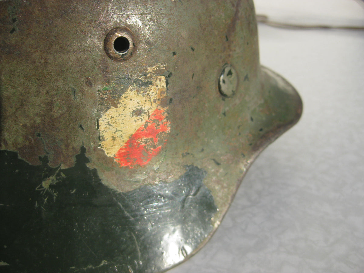 Stahlhelmglocke M35 Wehrmachtshelm mit beiden Abzeichen