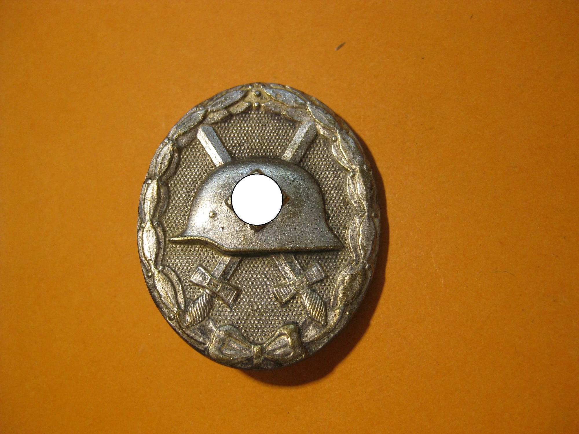 Verwundetenabzeichen 1939 in Silber Hersteller "100"