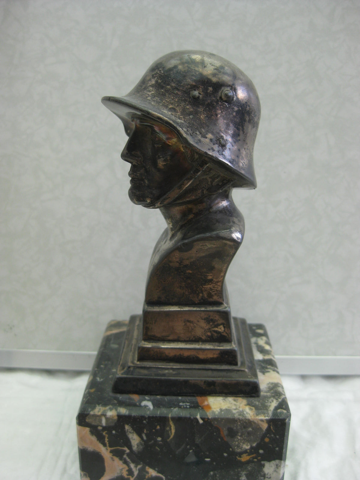 Erinnerungsstück Soldatenbüste Wehrmachtssoldat mit Stahlhelm Panzertruppe Sturmartillerie Panzerjäger Sturmgeschützkommandant Alfons B...