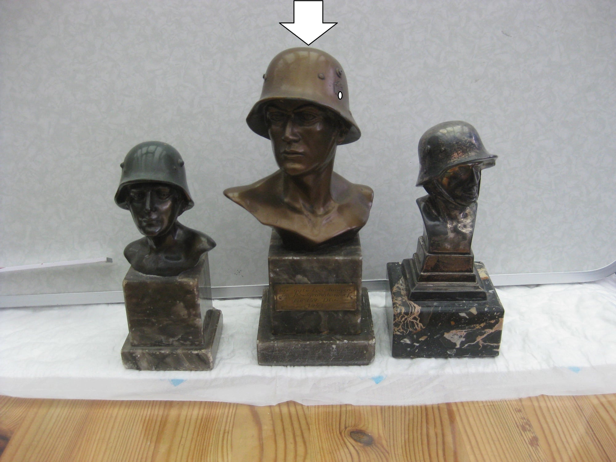 Erinnerungsstück Soldatenbüste Wehrmachtssoldat mit Stahlhelm HANDGRANATENWURF Panzertruppe Sturmartillerie Panzerjäger Sturmgeschützkommandant Alfons B...