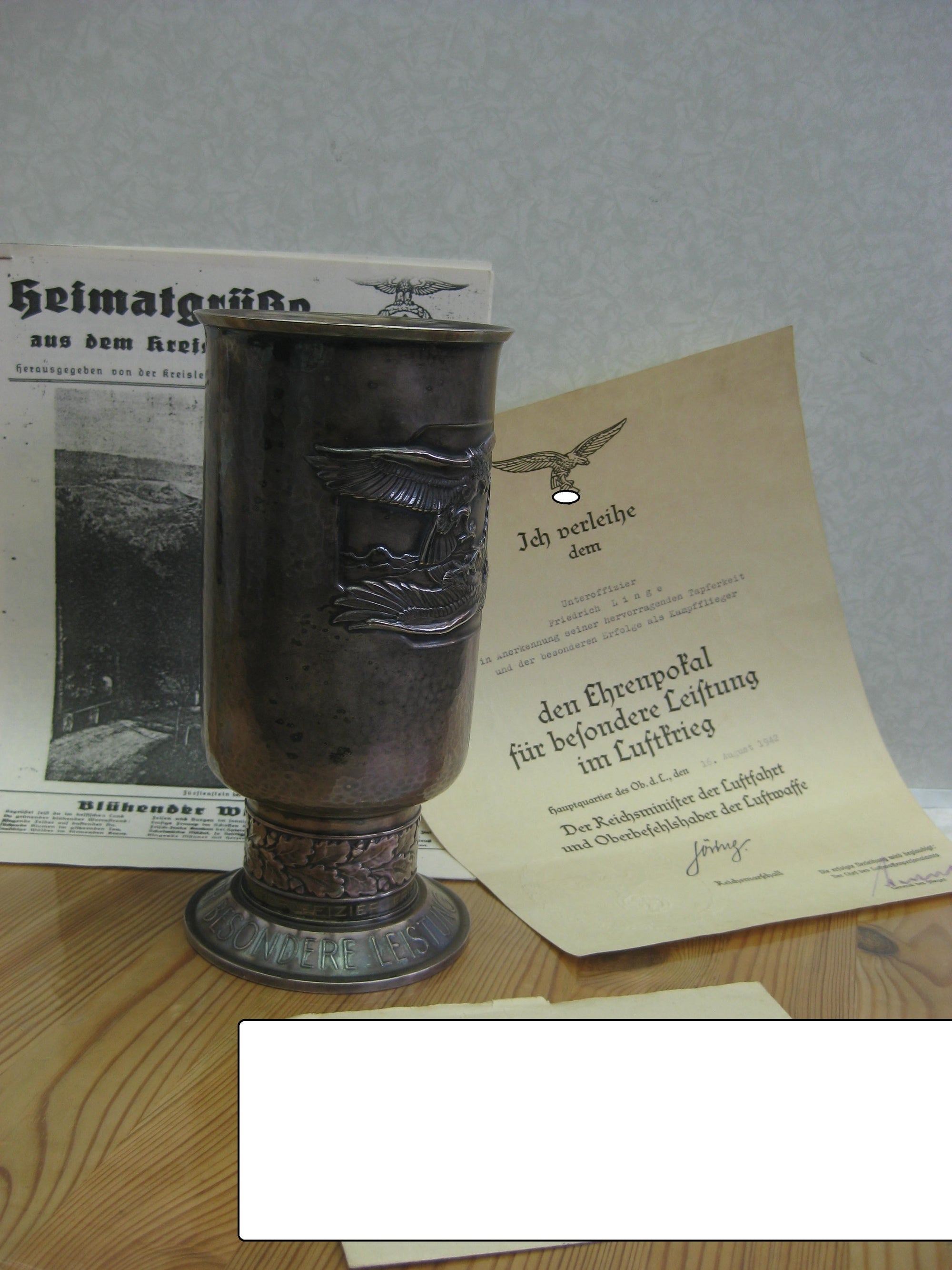 Nachlass Ehrenpokal der Luftwaffe mit namensgleicher Verleihungsurkunde