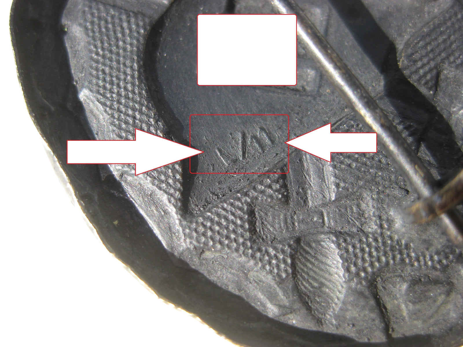 Verwundetenabzeichen 1939 in Schwarz Hersteller: "L/11"