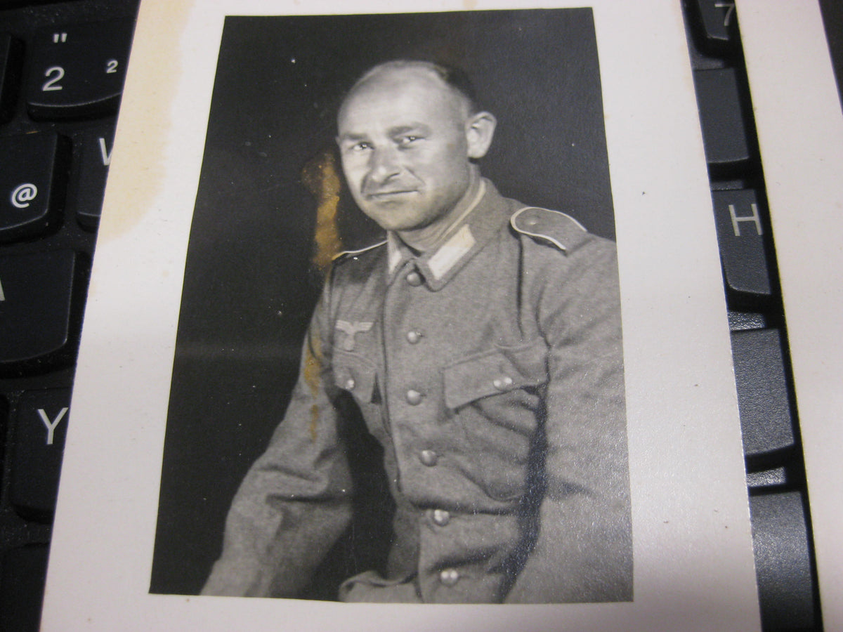 2x Uniformfoto Gefreiter der Infanterie Wehrmacht in USA Kriegsgefangenschaft