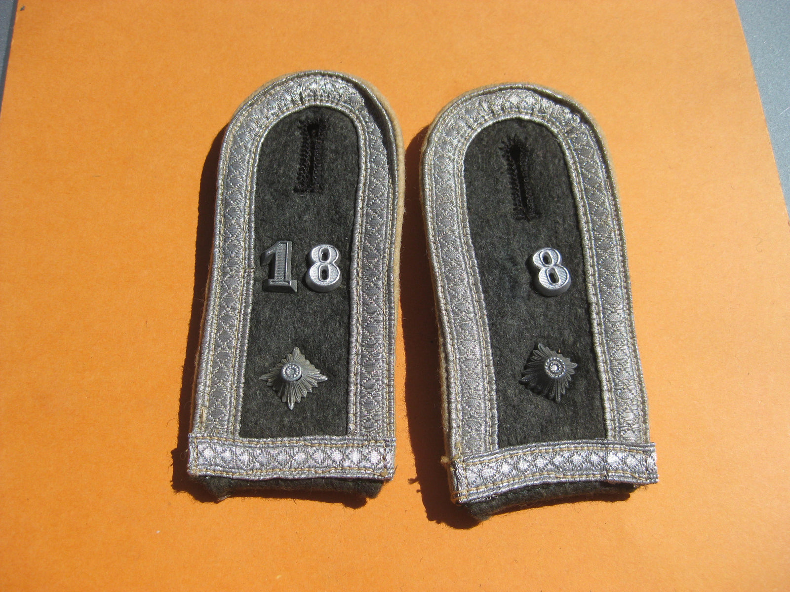 Schulterklappen Heer Unteroffizier / Feldwebel I.R. 18 Wehrmacht