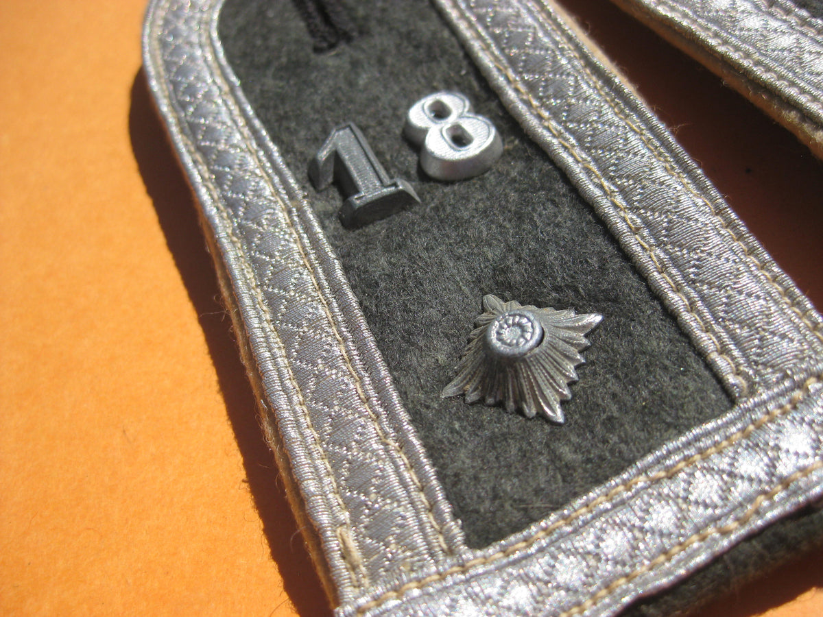 Schulterklappen Heer Unteroffizier / Feldwebel I.R. 18 Wehrmacht