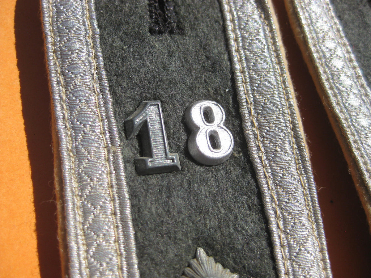 Schulterklappen Heer Unteroffizier / Feldwebel I.R. 18 Wehrmacht