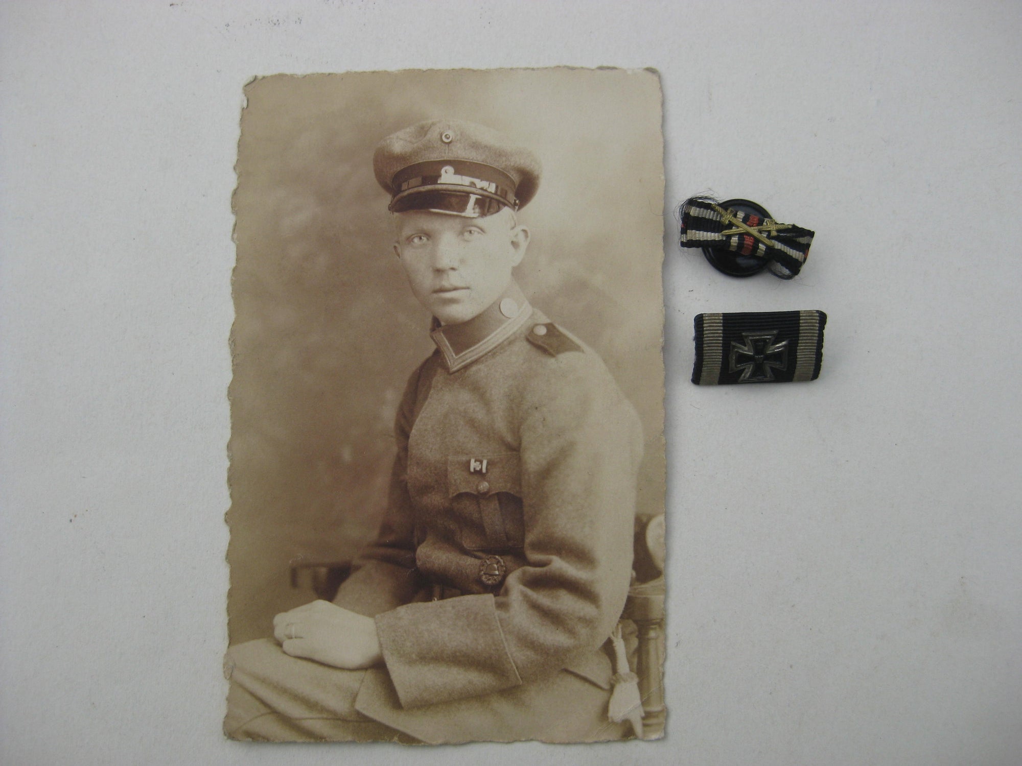 Feldspange Eisernes Kreuz 1914 (EK2/14)   Frontkämpfer -Miniaturen- Bandauflage und Trägerfoto
