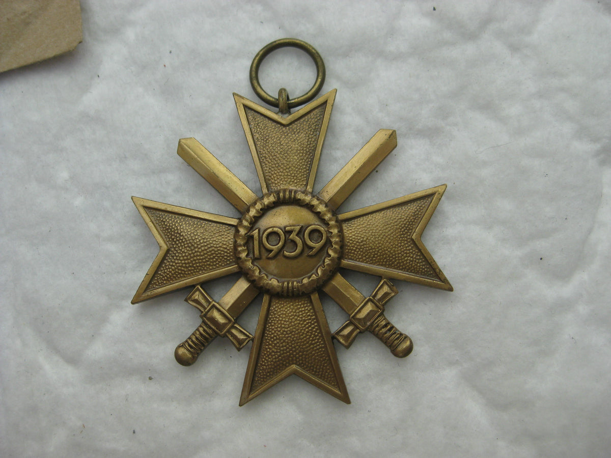 Kriegsverdienstkreuz 2.Klasse mit Schwertern KVK2/39 Hersteller: Verleihungstüte Heinrich Vogt in Pforzheim