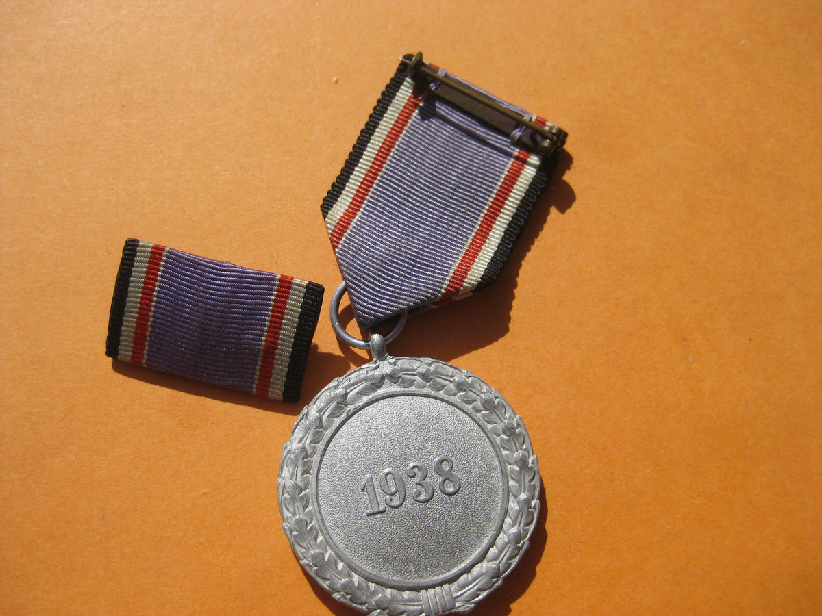 Luftschutz Ehrenzeichen 2.Stufe Medaille von 1938 mit Feldspange