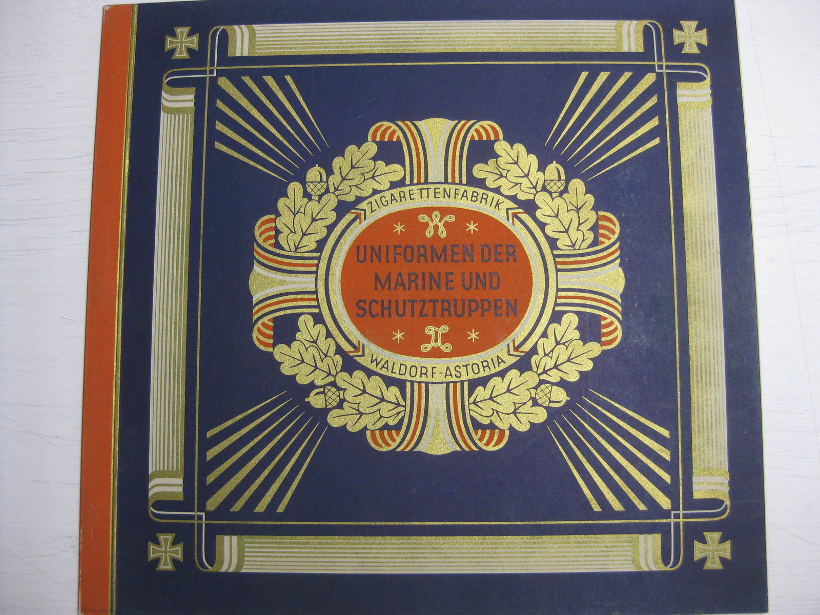 Sammelbilderalbum Waldorf-Astoria UNIFORMEN der Marine und Schutztruppen