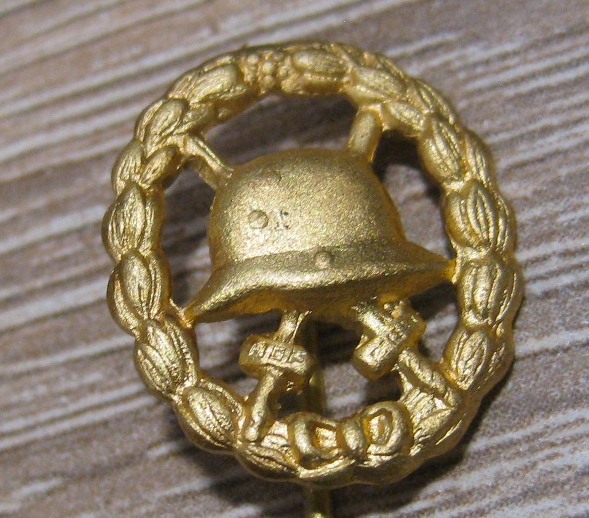 Miniatur Verwundetenabzeichen in GOLD 1918 durchbrochene Ausführung Mint Condition