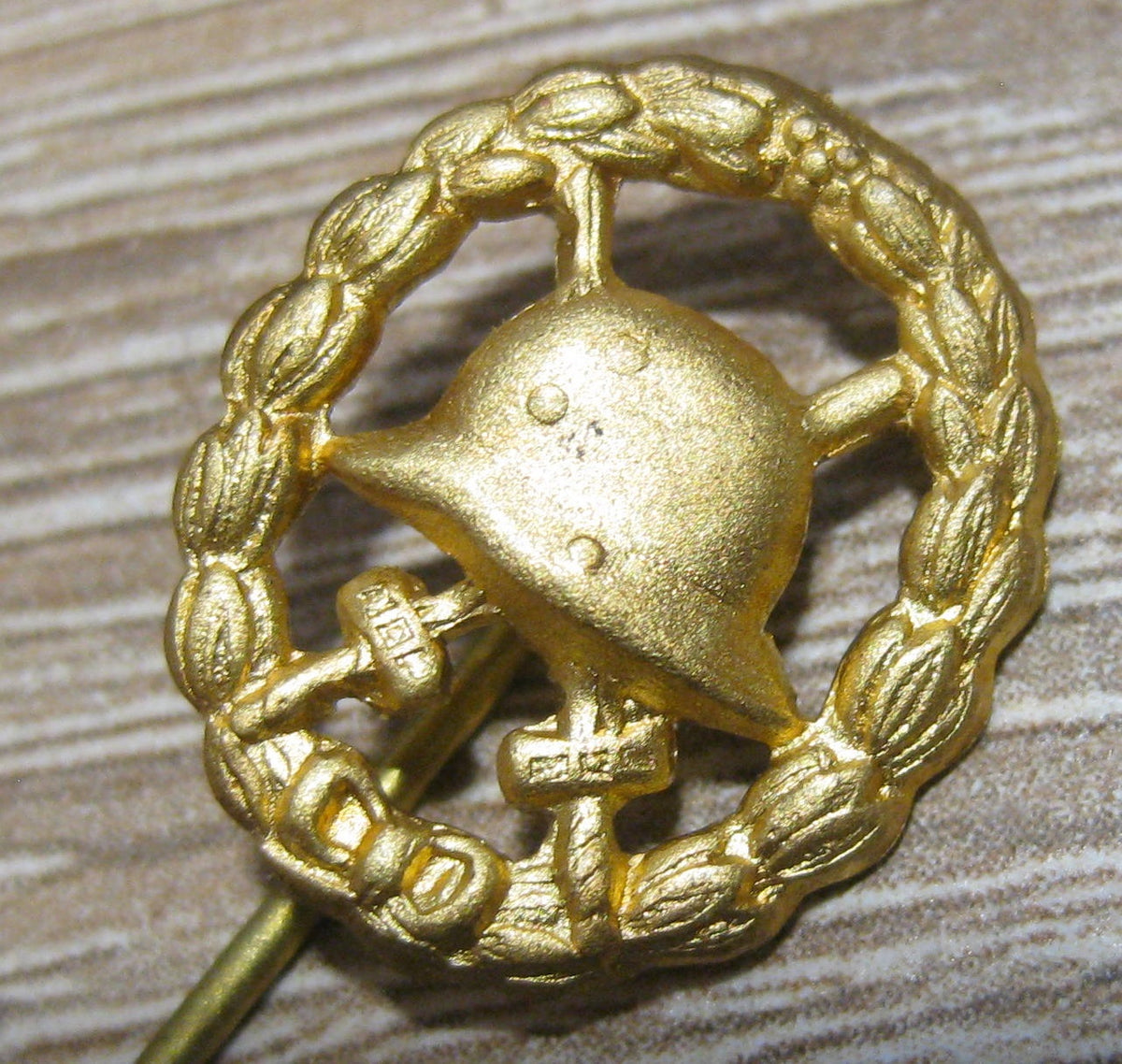 Miniatur Verwundetenabzeichen in GOLD 1918 durchbrochene Ausführung Mint Condition