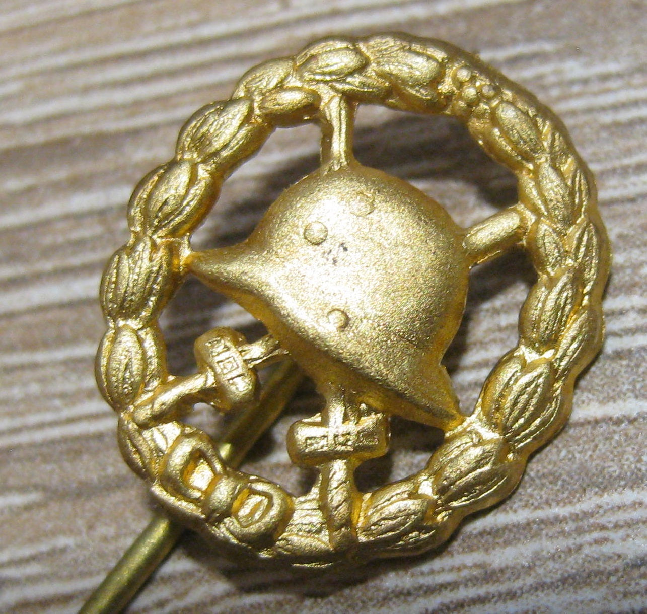 Miniatur Verwundetenabzeichen in GOLD 1918 durchbrochene Ausführung Mint Condition