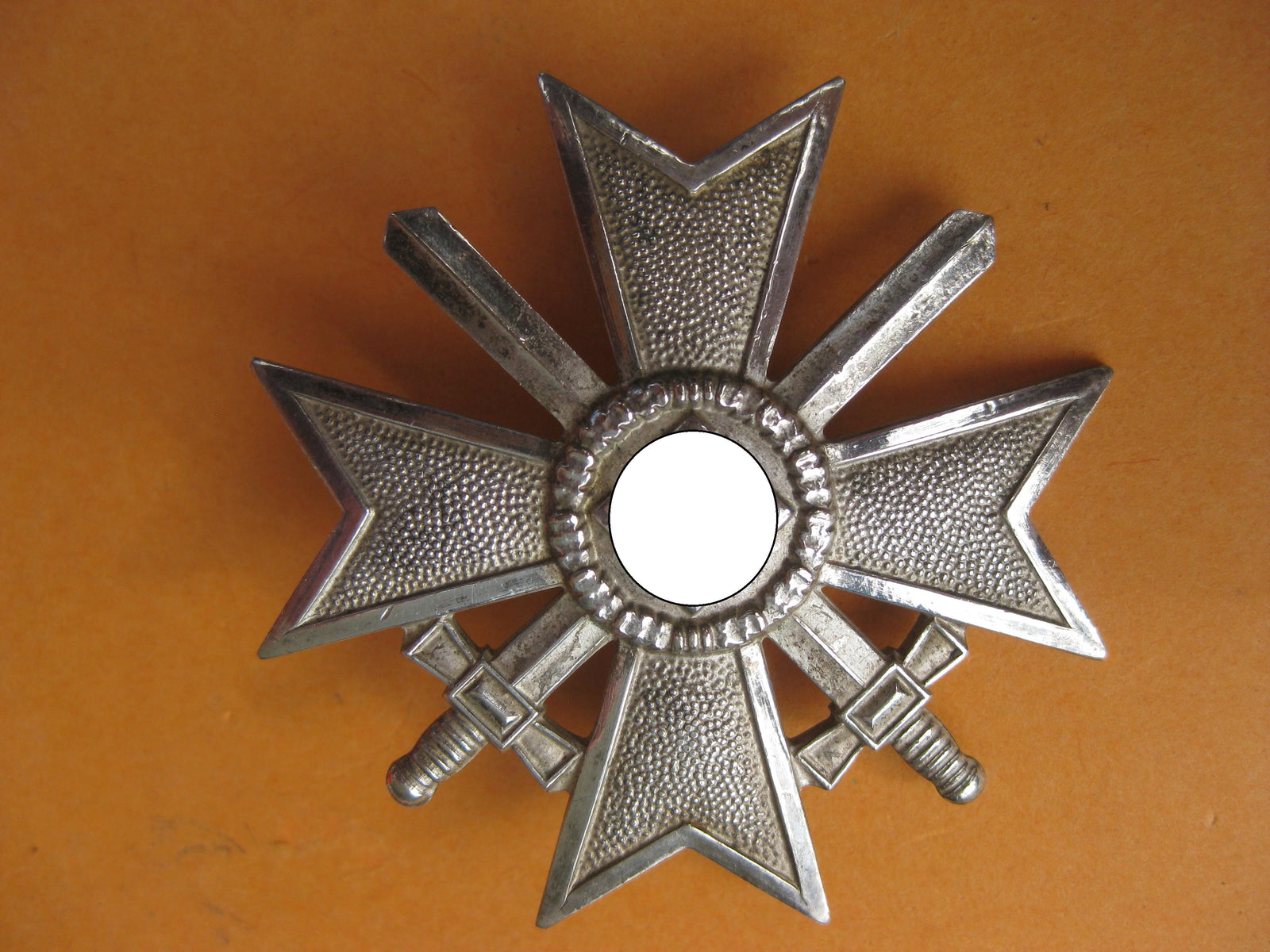 Kriegsverdienstkreuz 1.Klasse mit Schwertern (KVK1/39) Buntmetall