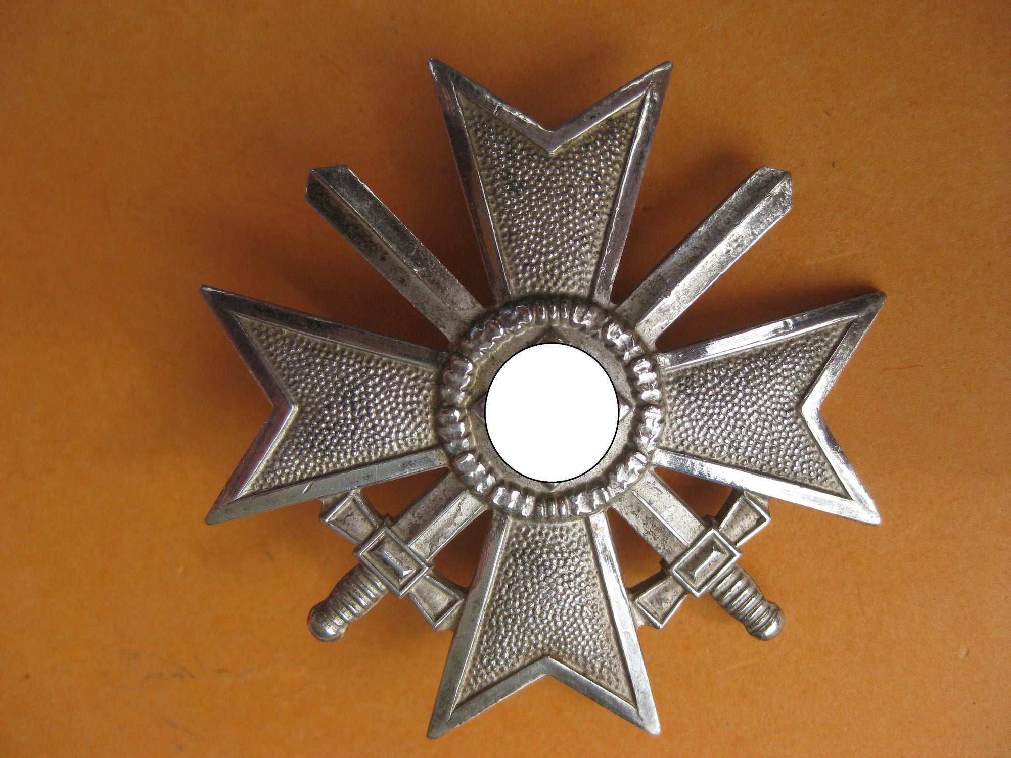 Kriegsverdienstkreuz 1.Klasse mit Schwertern (KVK1/39) Buntmetall