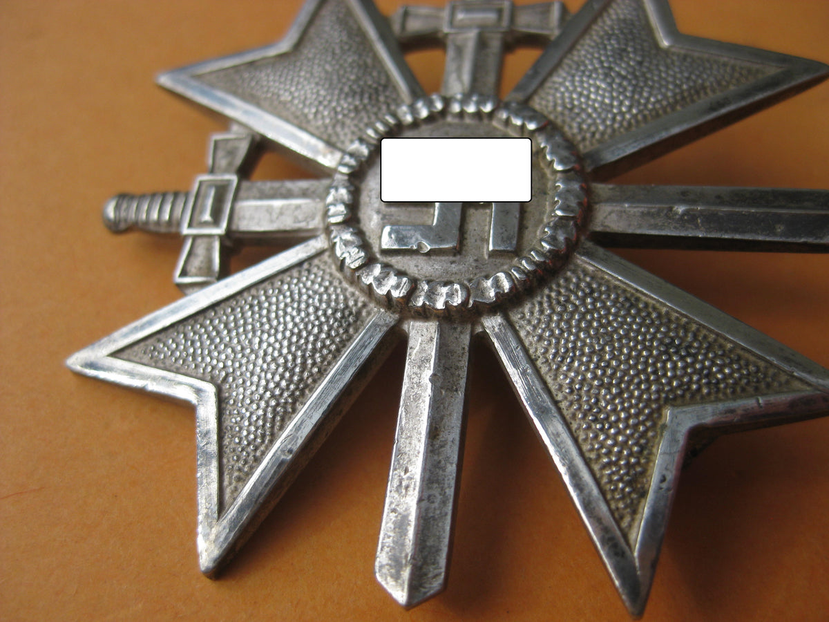 Kriegsverdienstkreuz 1.Klasse mit Schwertern (KVK1/39) Buntmetall