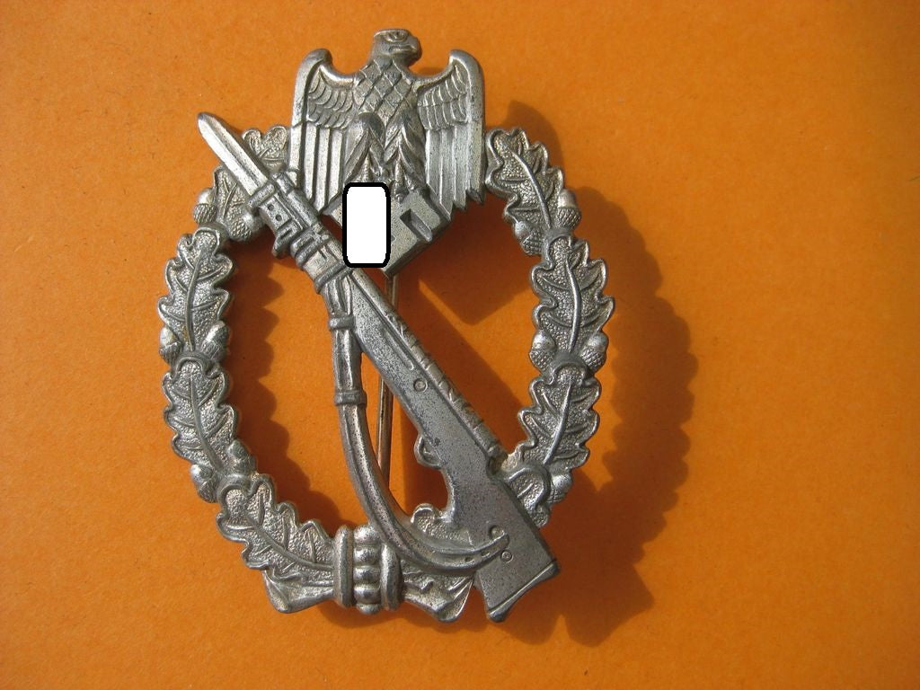 Infanterie Sturmabzeichen in Silber (ISA) Hersteller: Zimmermann in Stuttgart)
