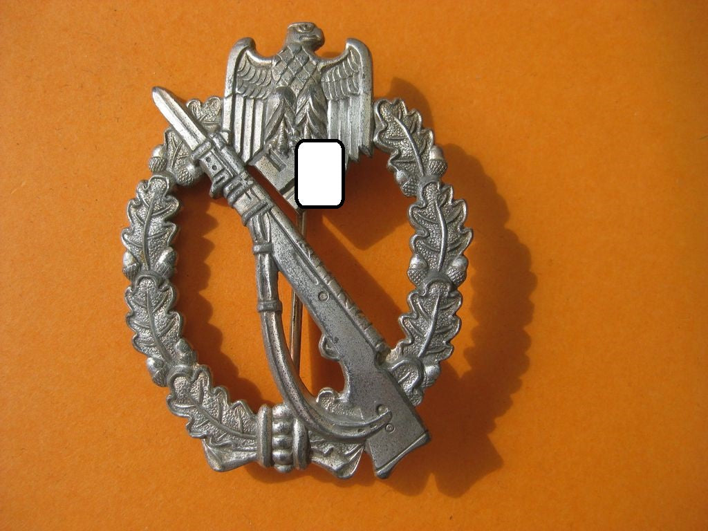 Infanterie Sturmabzeichen in Silber (ISA) Hersteller: Zimmermann in Stuttgart)
