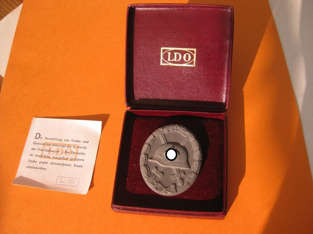 Verwundetenabzeichen in Silber Hersteller: L/16  sehr seltene Variante in LDO Schachtel MIT Packzettel!!!