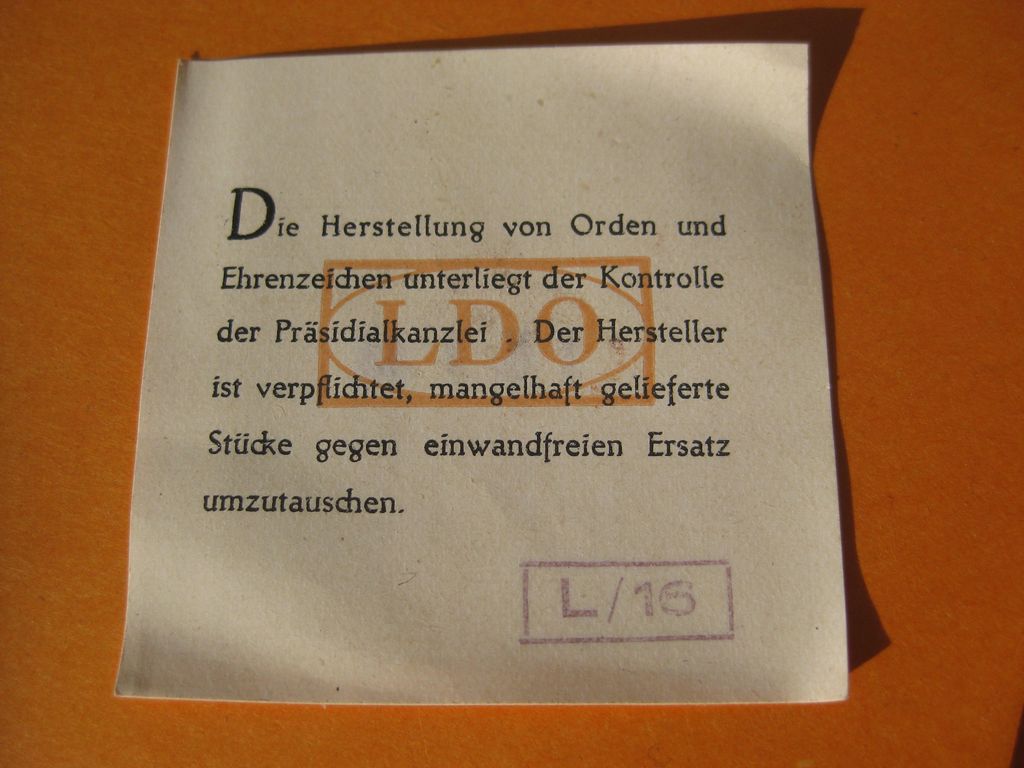 Verwundetenabzeichen in Silber Hersteller: L/16  sehr seltene Variante in LDO Schachtel MIT Packzettel!!!