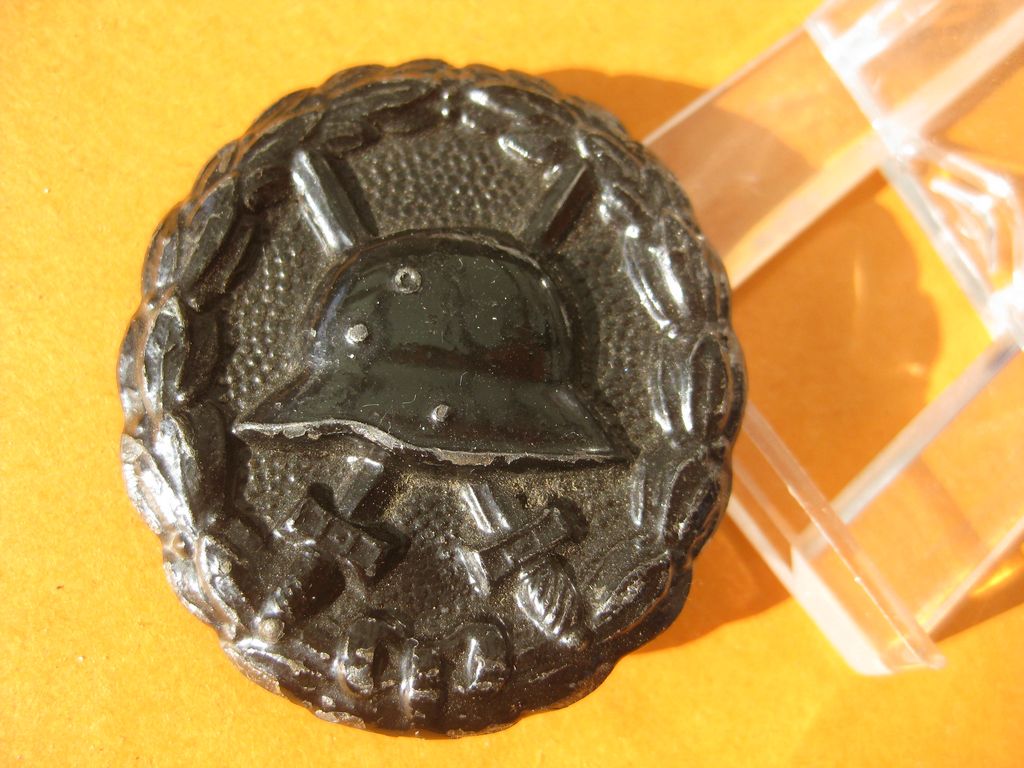 Verwundetenabzeichen in Schwarz 1918  EISEN