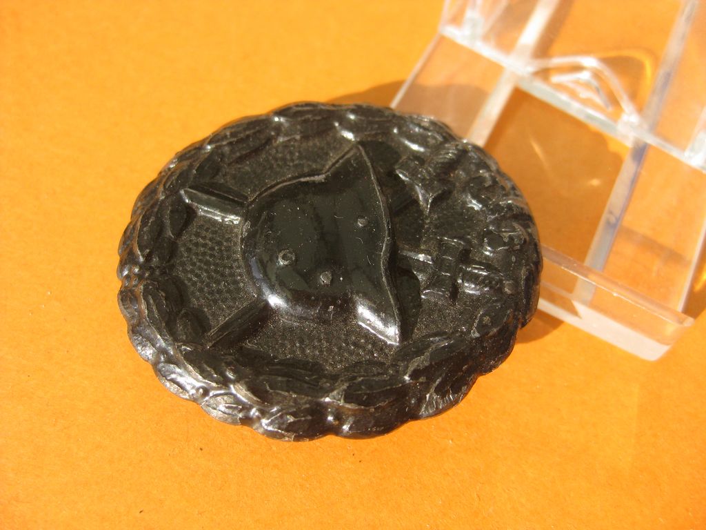 Verwundetenabzeichen in Schwarz 1918  EISEN