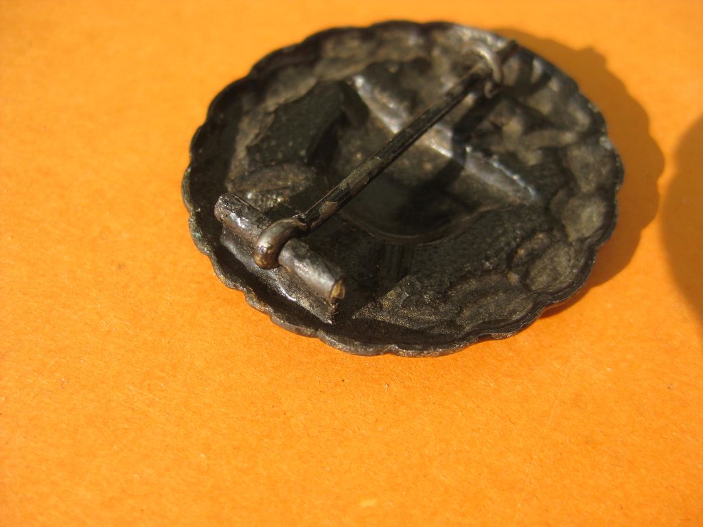 Verwundetenabzeichen in Schwarz 1918  EISEN