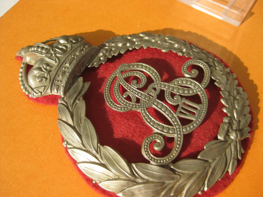 Südafrika / England Uniformteil Helmbeschlag für Polizeihelm