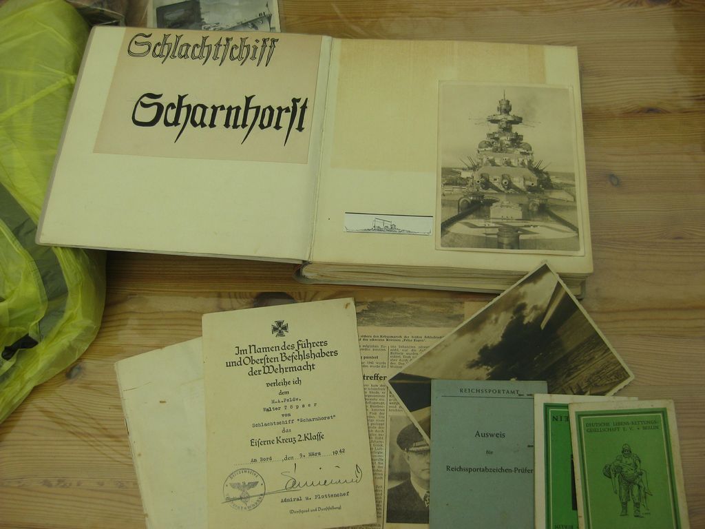 Fotoalbum Wehrmacht Schlachtschiff SCHARNHORST KANALDURCHBRUCH Operation Cerberus Februar 1942 (!!)Kriegsmarine Verleihungsurkunde Eisernes Kreuz 1939