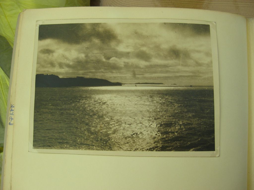 Fotoalbum Wehrmacht Schlachtschiff SCHARNHORST KANALDURCHBRUCH Operation Cerberus Februar 1942 (!!)Kriegsmarine Verleihungsurkunde Eisernes Kreuz 1939