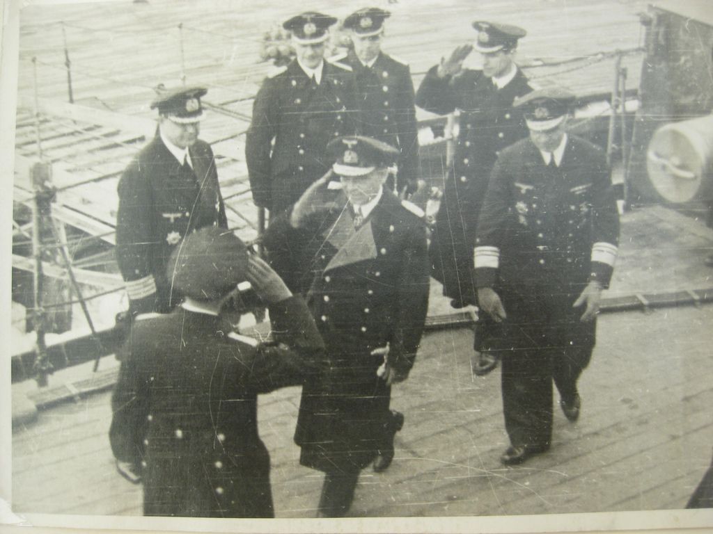 Fotoalbum Wehrmacht Schlachtschiff SCHARNHORST KANALDURCHBRUCH Operation Cerberus Februar 1942 (!!)Kriegsmarine Verleihungsurkunde Eisernes Kreuz 1939