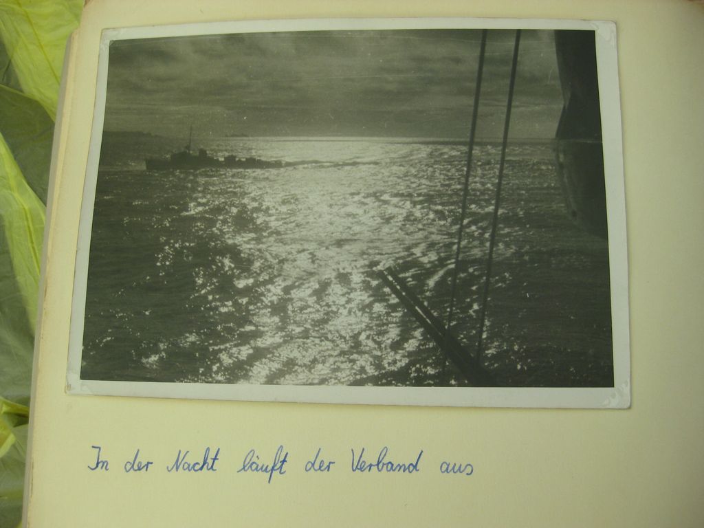 Fotoalbum Wehrmacht Schlachtschiff SCHARNHORST KANALDURCHBRUCH Operation Cerberus Februar 1942 (!!)Kriegsmarine Verleihungsurkunde Eisernes Kreuz 1939