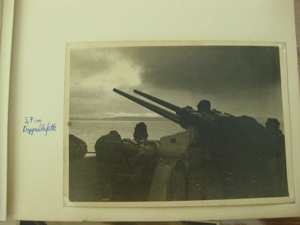Fotoalbum Wehrmacht Schlachtschiff SCHARNHORST KANALDURCHBRUCH Operation Cerberus Februar 1942 (!!)Kriegsmarine Verleihungsurkunde Eisernes Kreuz 1939