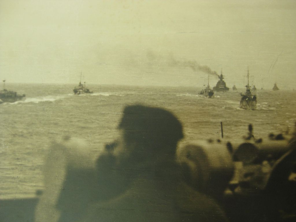 Fotoalbum Wehrmacht Schlachtschiff SCHARNHORST KANALDURCHBRUCH Operation Cerberus Februar 1942 (!!)Kriegsmarine Verleihungsurkunde Eisernes Kreuz 1939